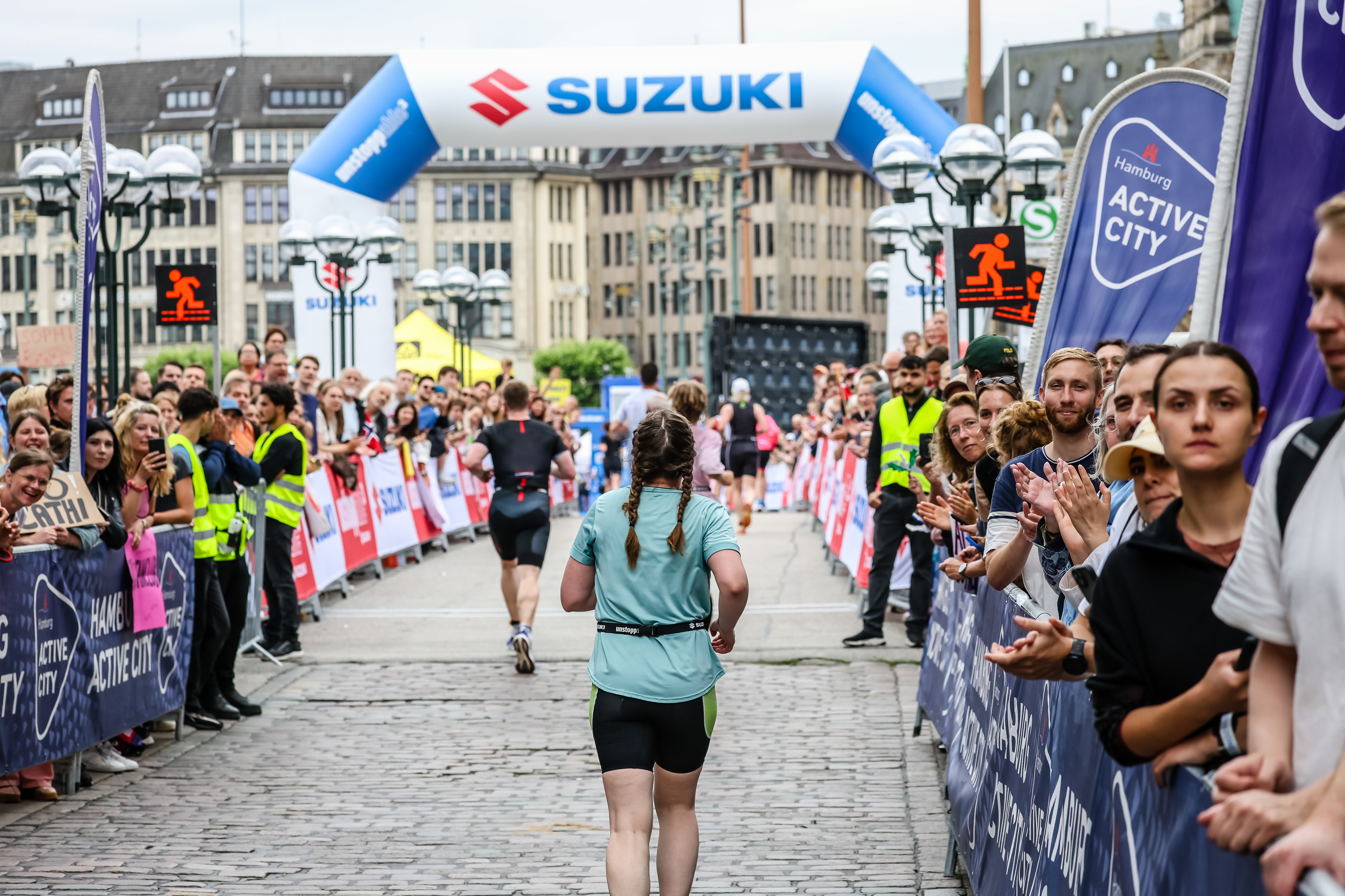 Hamburg feiert „The World´s Biggest Tri“ mit über 8.000 Open Race Teilnehmerinnen und Teilnehmern